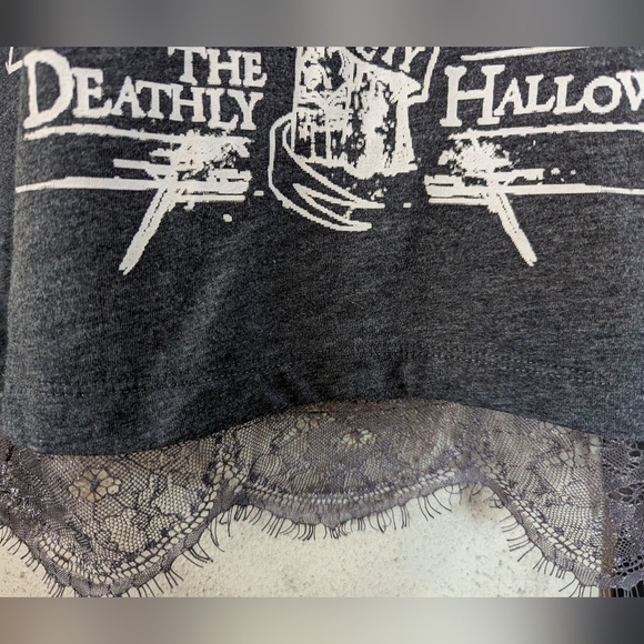 Harry Potter T-Shirt - Three Brothers Deathly Hallows, lace trim. Gray S… - Picture 4 of 9